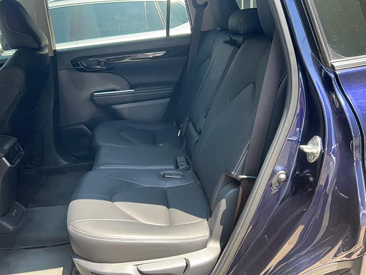 Фото 17 - Toyota Highlander