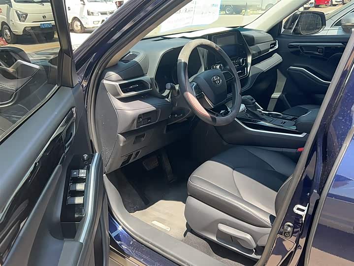 Фото 19 - Toyota Highlander