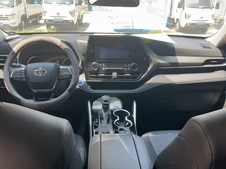 Фото 20 - Toyota Highlander