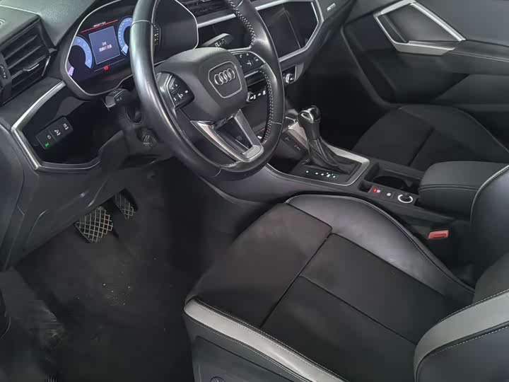 Фото 8 - Audi Q3