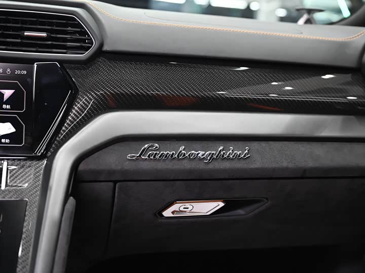 Фото 18 - Lamborghini Urus