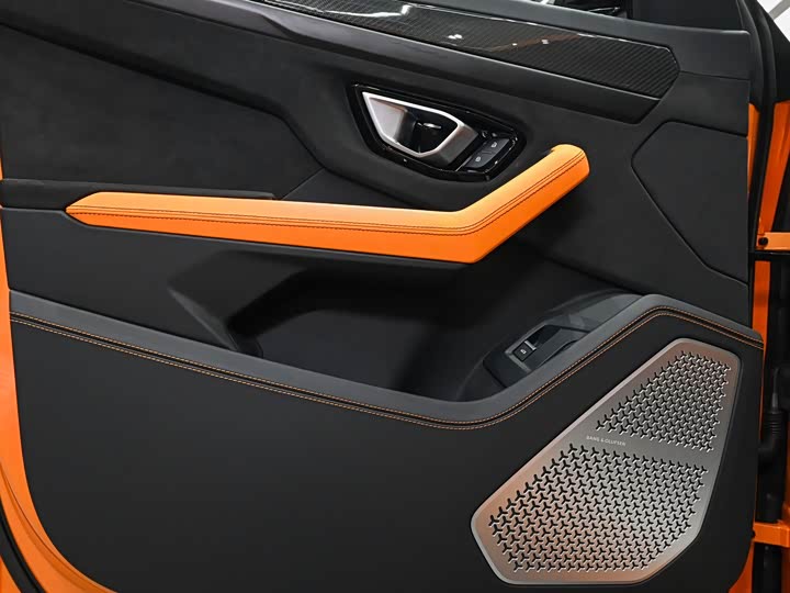 Фото 21 - Lamborghini Urus