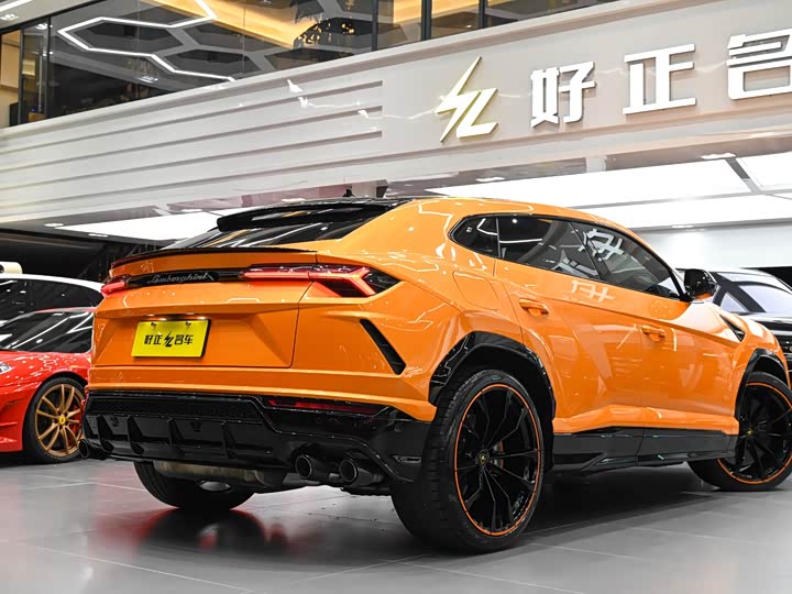 Фото 4 - Lamborghini Urus