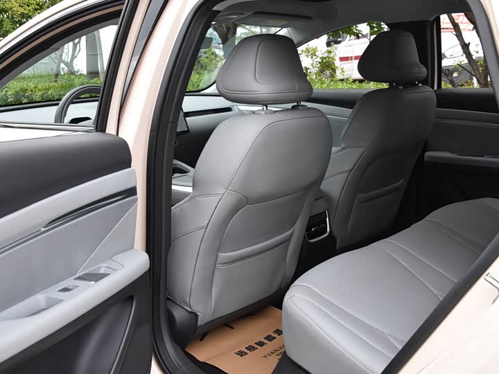 Фото 10 - XPeng Mona M03