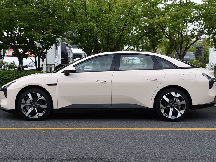 Фото 2 - XPeng Mona M03