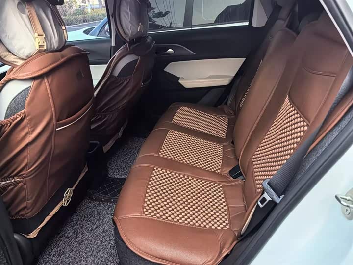 Фото 14 - Geely Geometry E Firefly