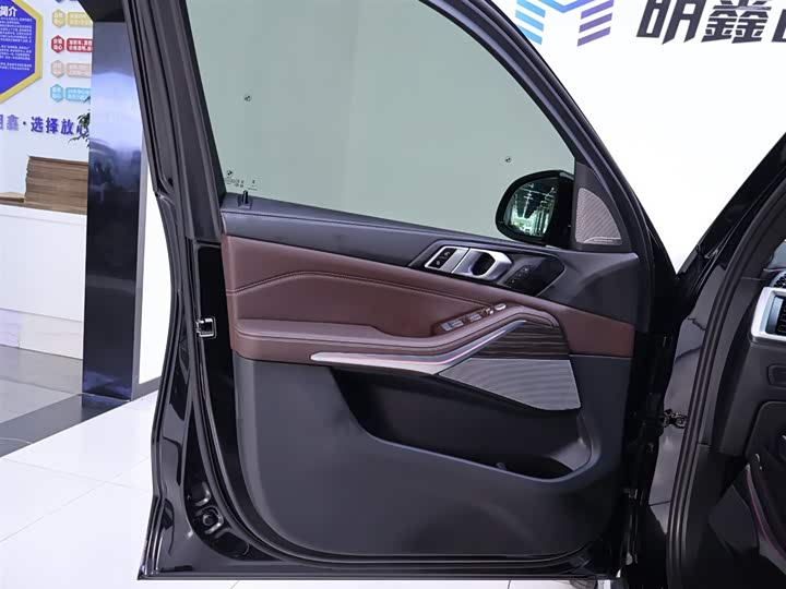 Фото 19 - BMW X5