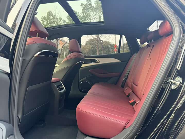 Фото 12 - Hongqi H5