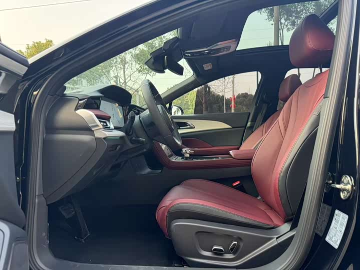 Фото 13 - Hongqi H5