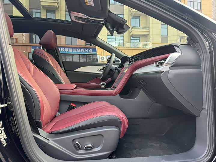 Фото 15 - Hongqi H5