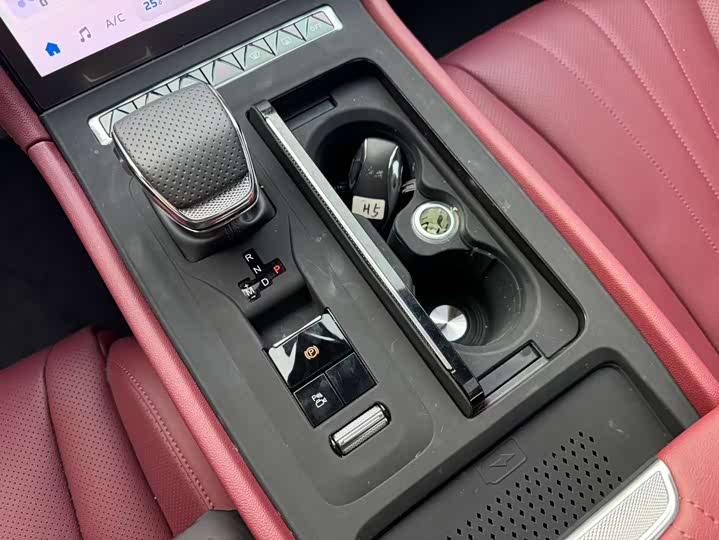 Фото 9 - Hongqi H5