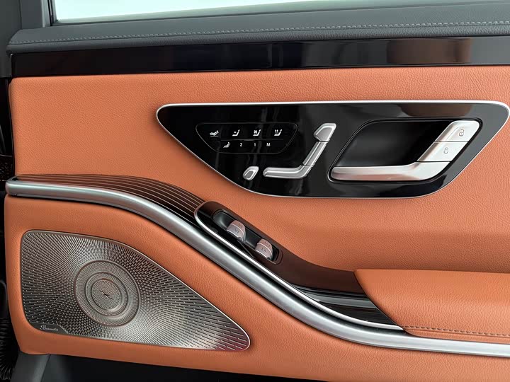 Фото 15 - Mercedes-Benz S-Class