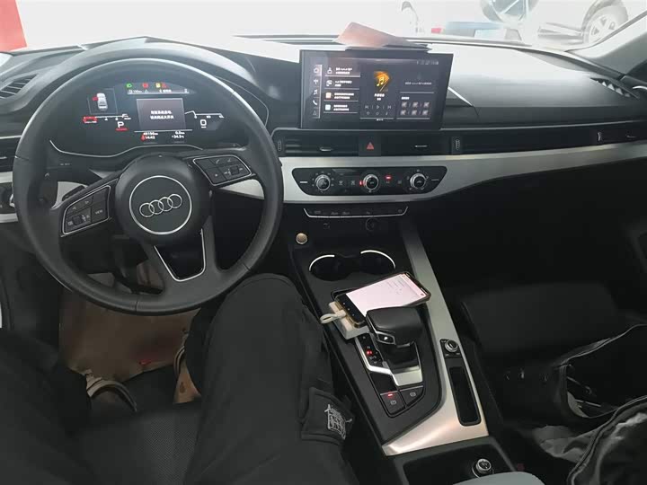 Фото 10 - Audi A4L