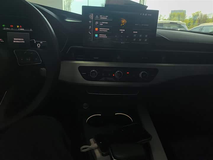 Фото 13 - Audi A4L