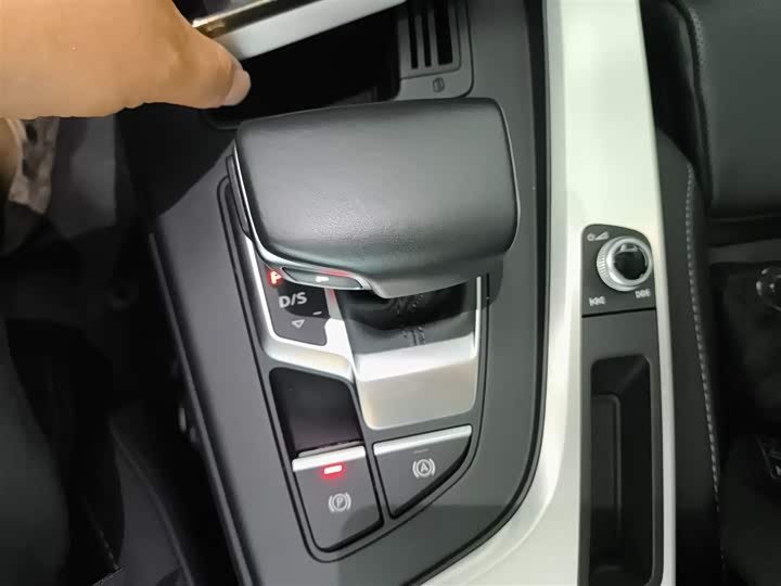 Фото 14 - Audi A4L