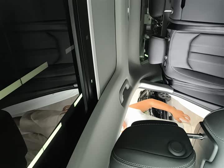 Фото 18 - Audi A4L