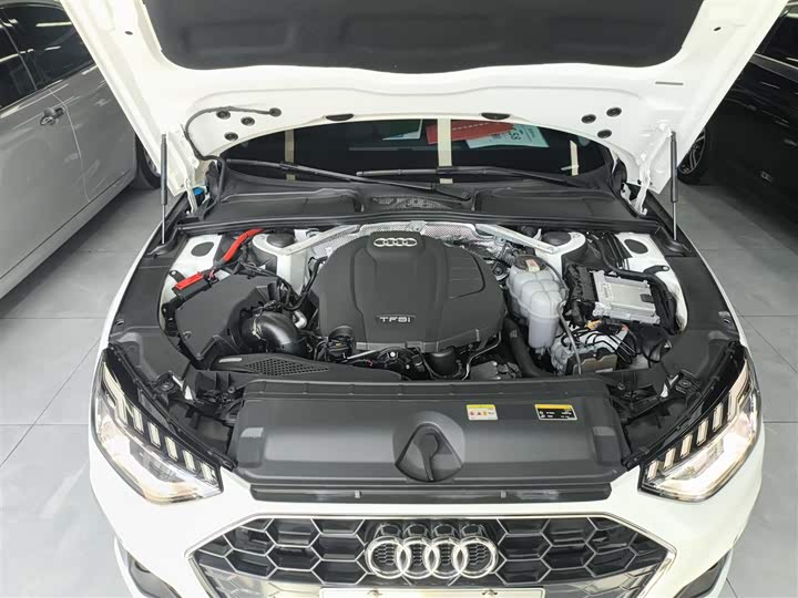 Фото 20 - Audi A4L