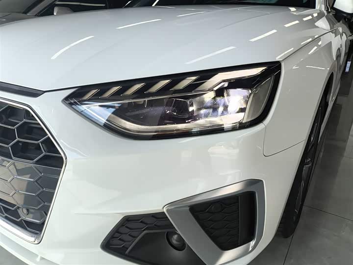 Фото 24 - Audi A4L