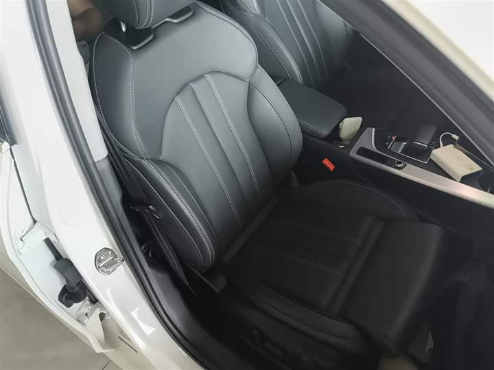 Фото 25 - Audi A4L