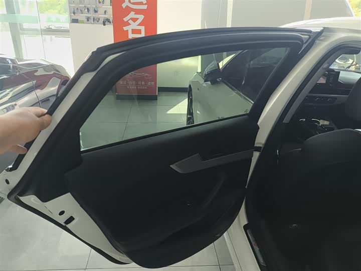 Фото 29 - Audi A4L