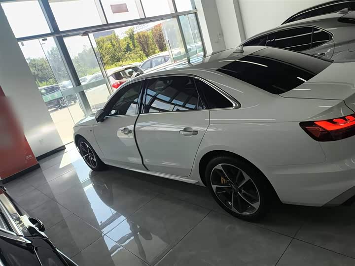 Фото 5 - Audi A4L