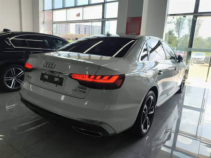 Фото 7 - Audi A4L