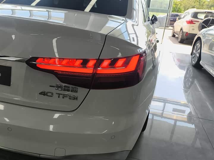 Фото 8 - Audi A4L