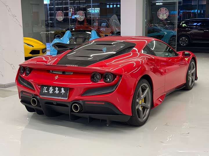 Фото 10 - Ferrari F8