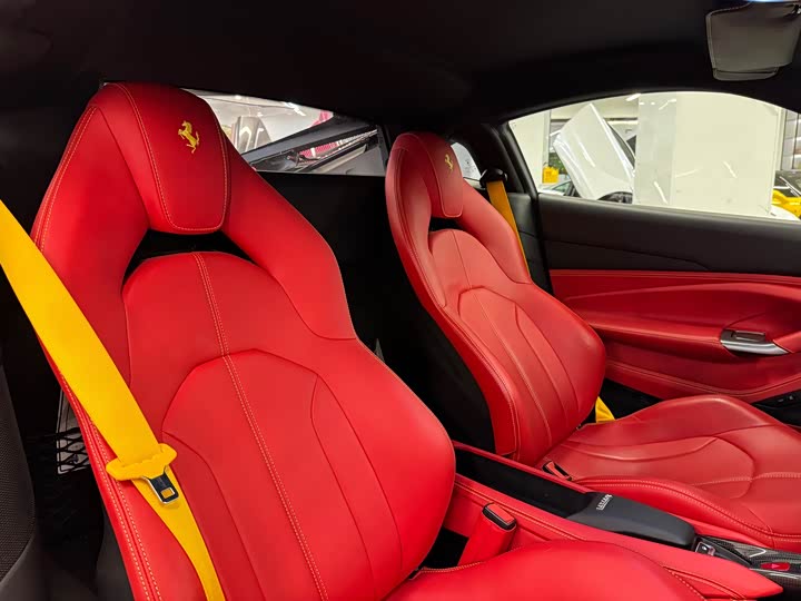 Фото 12 - Ferrari F8