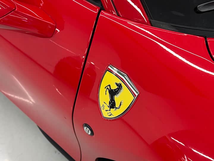 Фото 13 - Ferrari F8