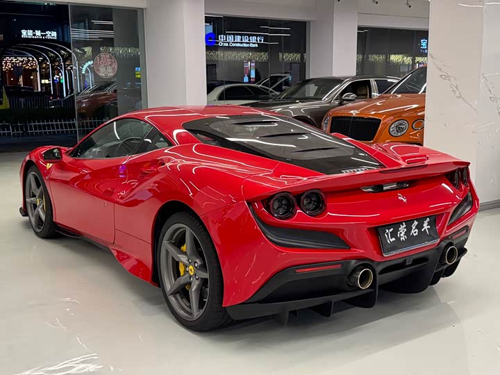 Фото 4 - Ferrari F8