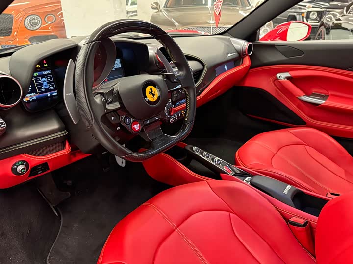 Фото 9 - Ferrari F8