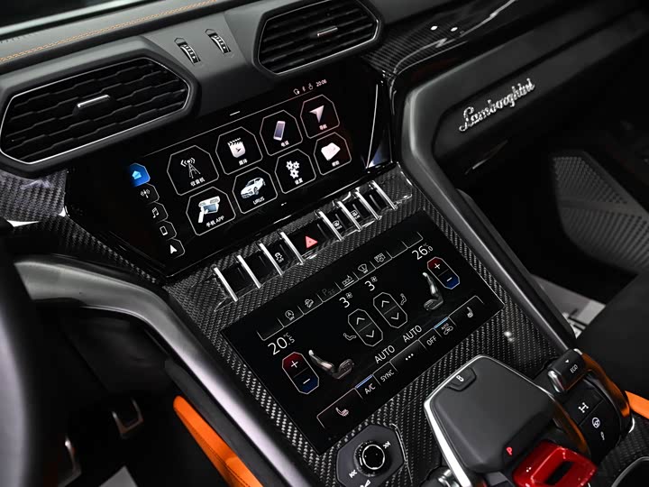 Фото 11 - Lamborghini Urus