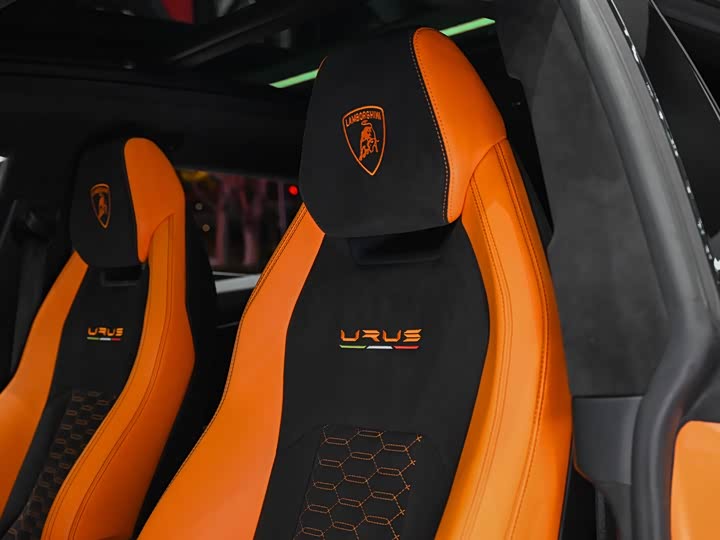 Фото 16 - Lamborghini Urus