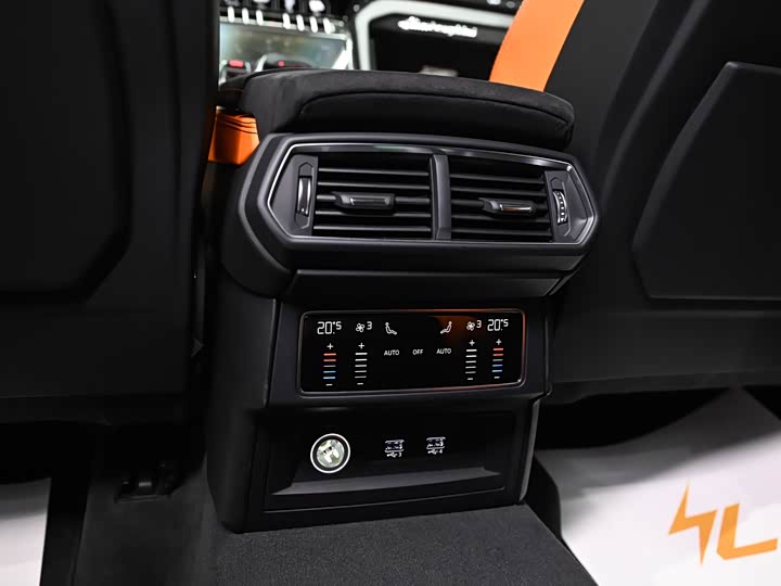 Фото 17 - Lamborghini Urus