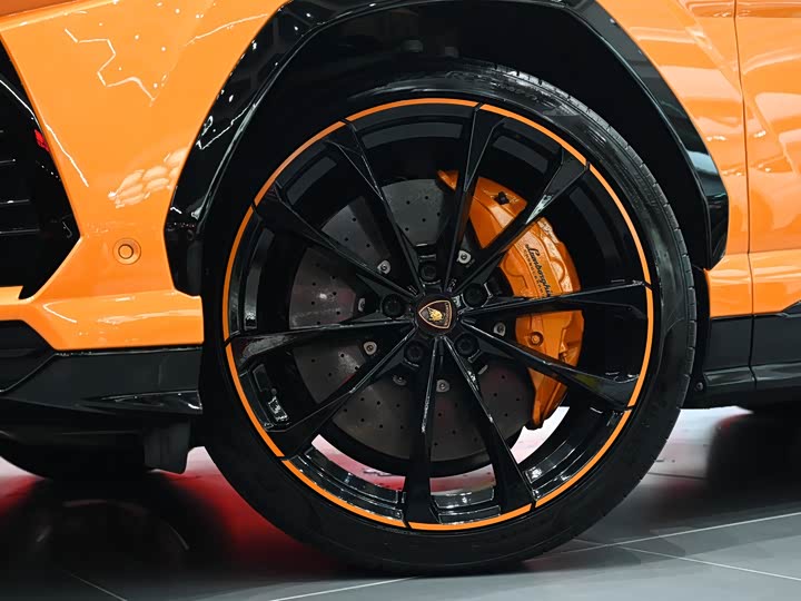 Фото 24 - Lamborghini Urus