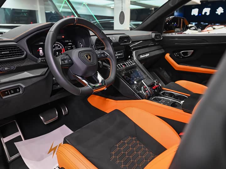 Фото 7 - Lamborghini Urus