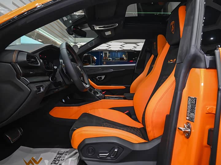 Фото 8 - Lamborghini Urus