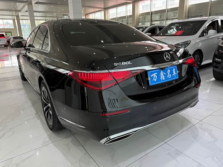 Фото 18 - Mercedes-Benz S-Class