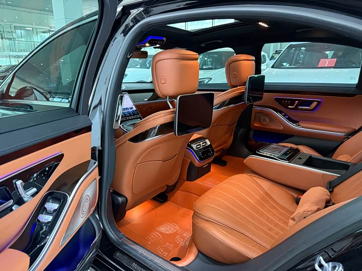 Фото 8 - Mercedes-Benz S-Class