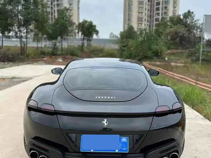 Фото 3 - Ferrari Roma