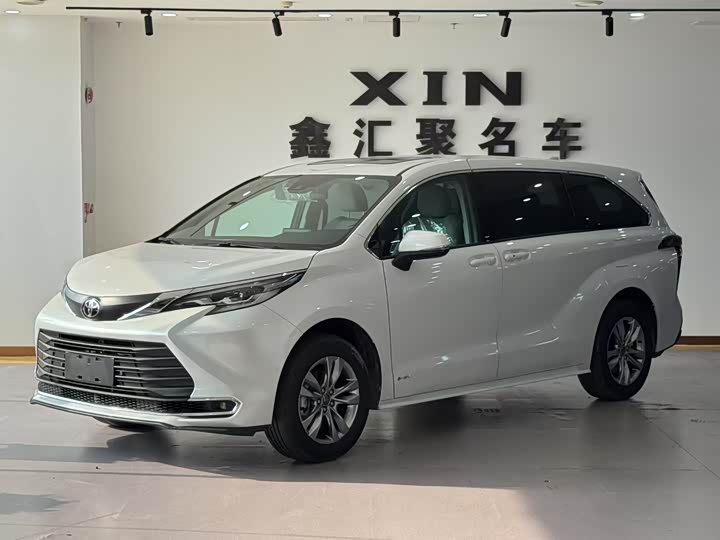 Фото 1 - Toyota Sienna