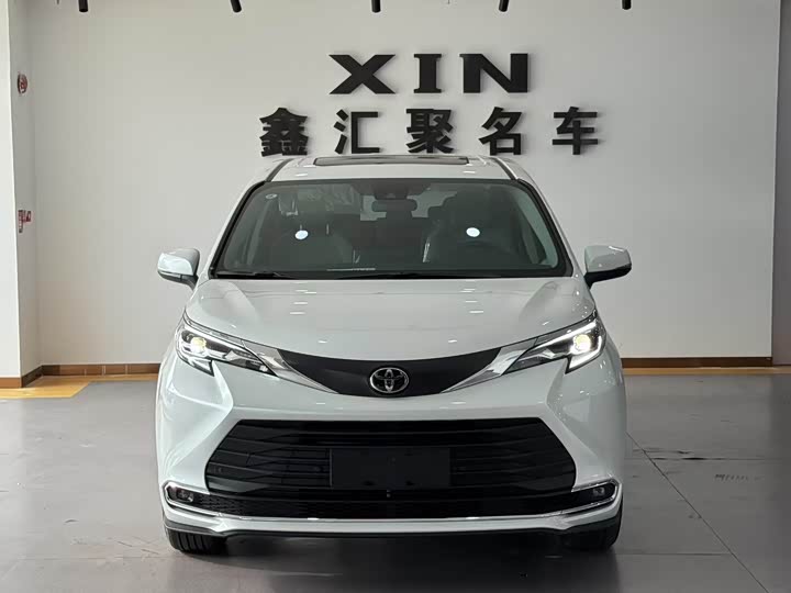 Фото 2 - Toyota Sienna