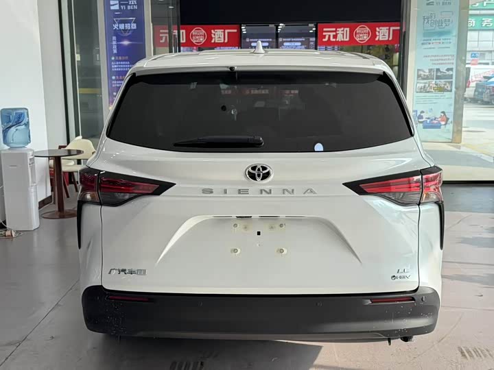 Фото 3 - Toyota Sienna