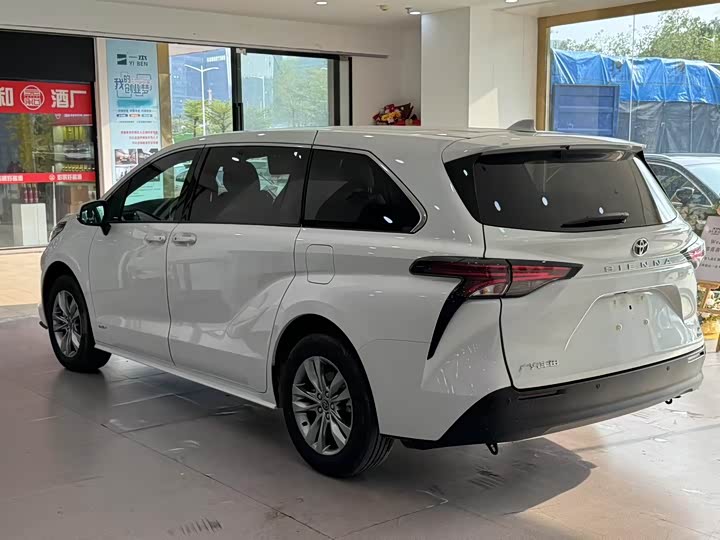 Фото 4 - Toyota Sienna