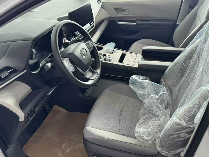 Фото 6 - Toyota Sienna