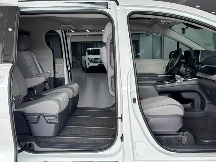 Фото 7 - Toyota Sienna