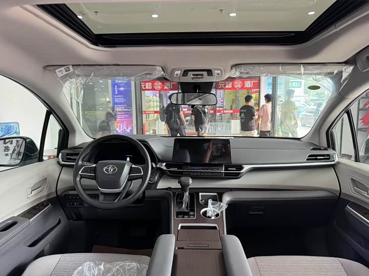 Фото 9 - Toyota Sienna