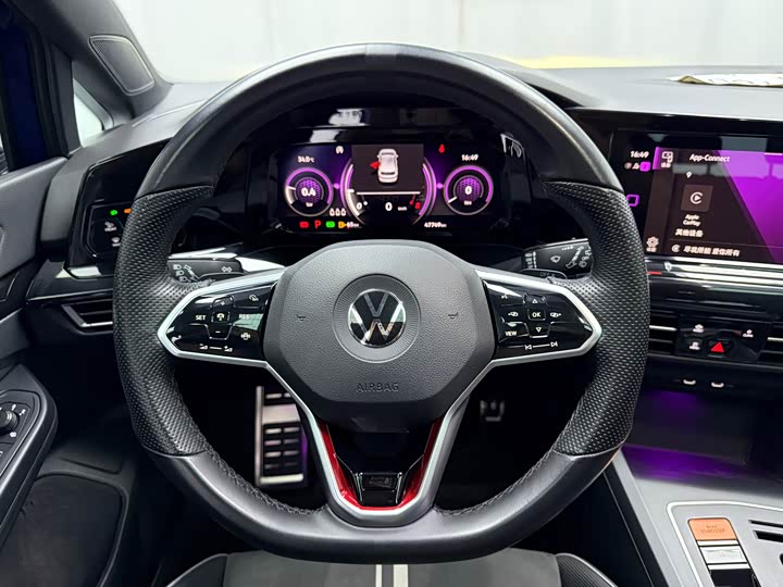 Фото 10 - Volkswagen Golf