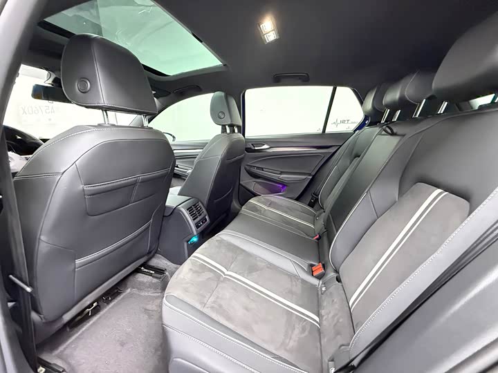 Фото 12 - Volkswagen Golf